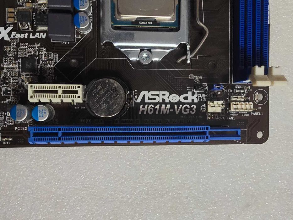 Placa de baza ASRock H61M-VG3 Socket 1155 DDR3, PCI-E + procesor G2020