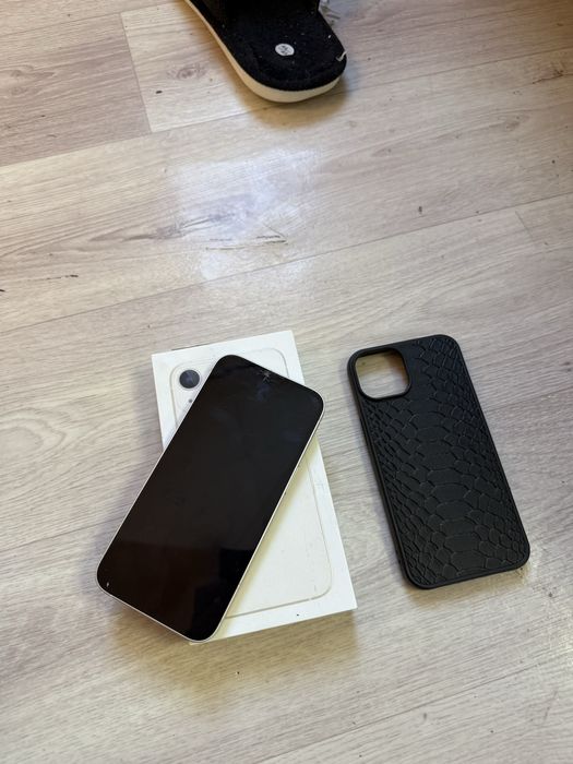 Продам айфон 13.