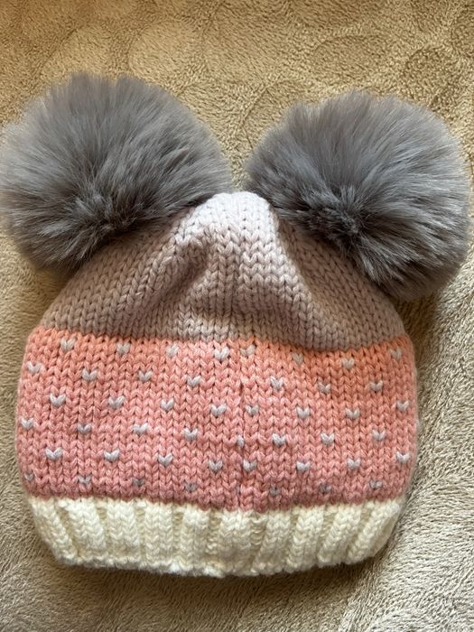 Топла зимна шапка за момиче