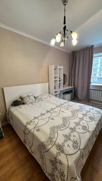 Продам кровать, комод, туалетный столик, тумбу (спальный гарнитур)