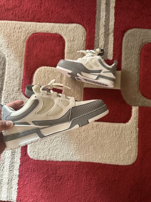 Lv skates grey.