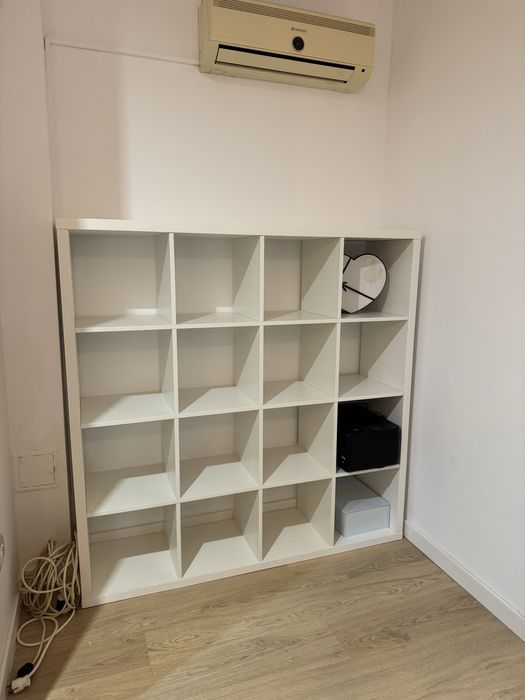 Etajeră - mobilă albă