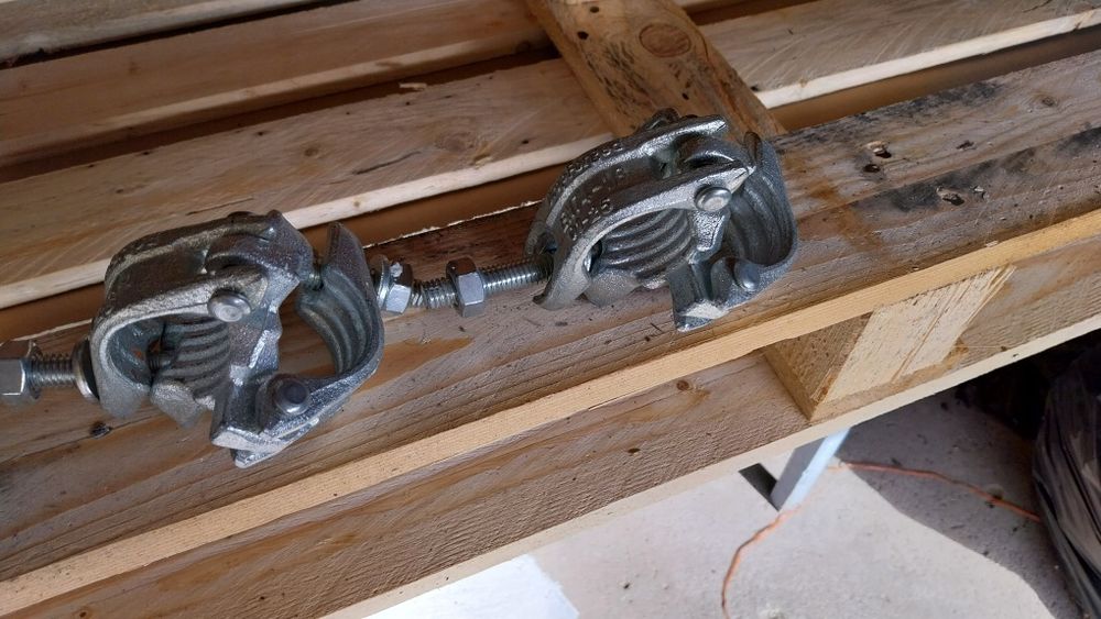 Bride  fixe pentru schela