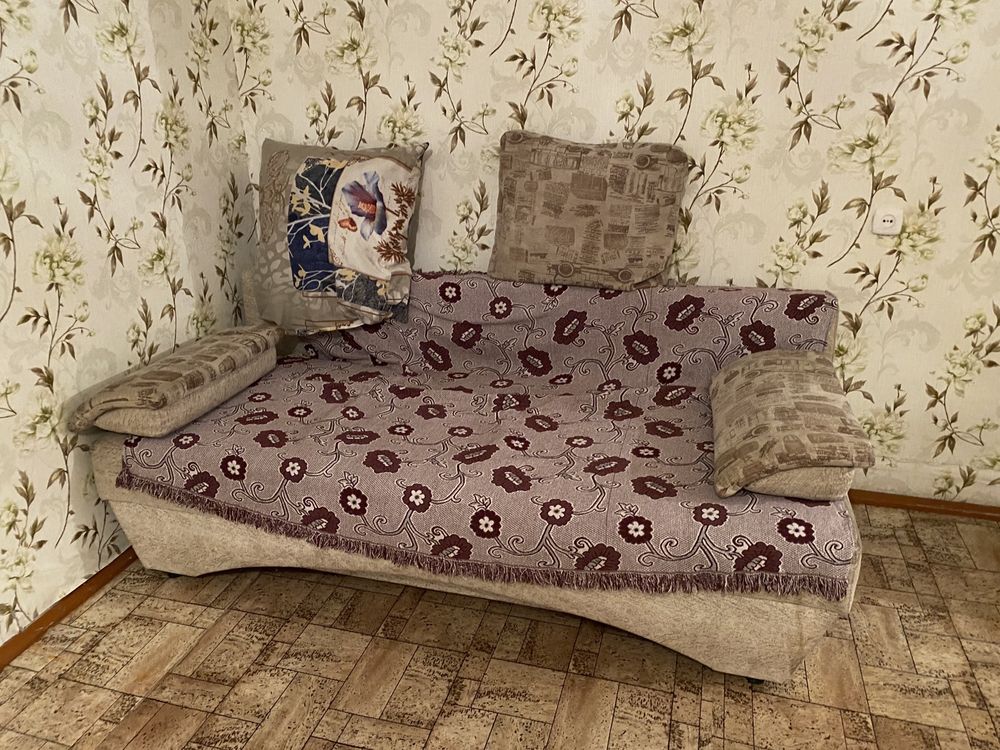 продам Диван б/у раскладной