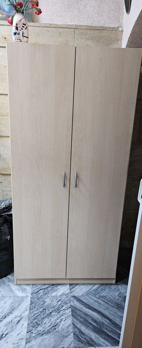 Двукрилен гардероб