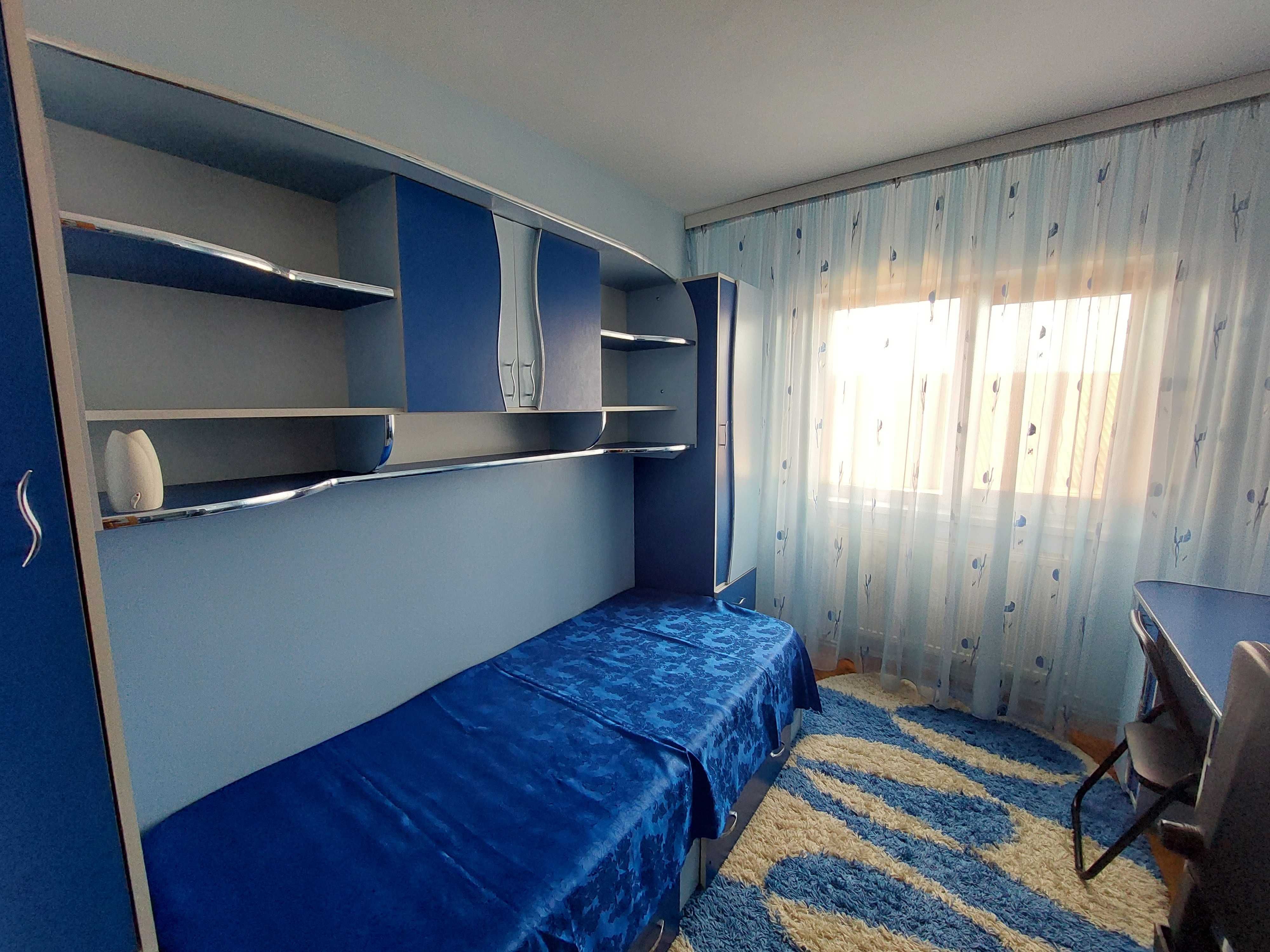 Apartament 3 camere decomandate etajul 3, str. Orizontului, mobilat