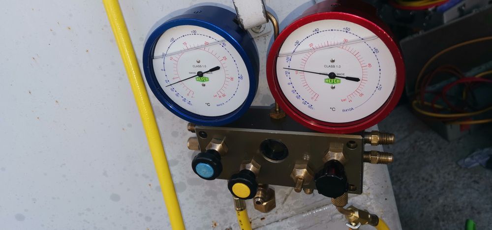 De vanzare set de baterii manometre refco M4-3-DELUXE-F-R12-CCL-60