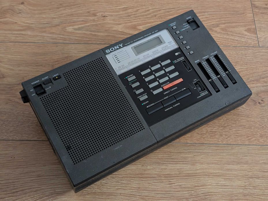 Vând urgent S0ny ICF-C1100 si 2001 , 200 RON