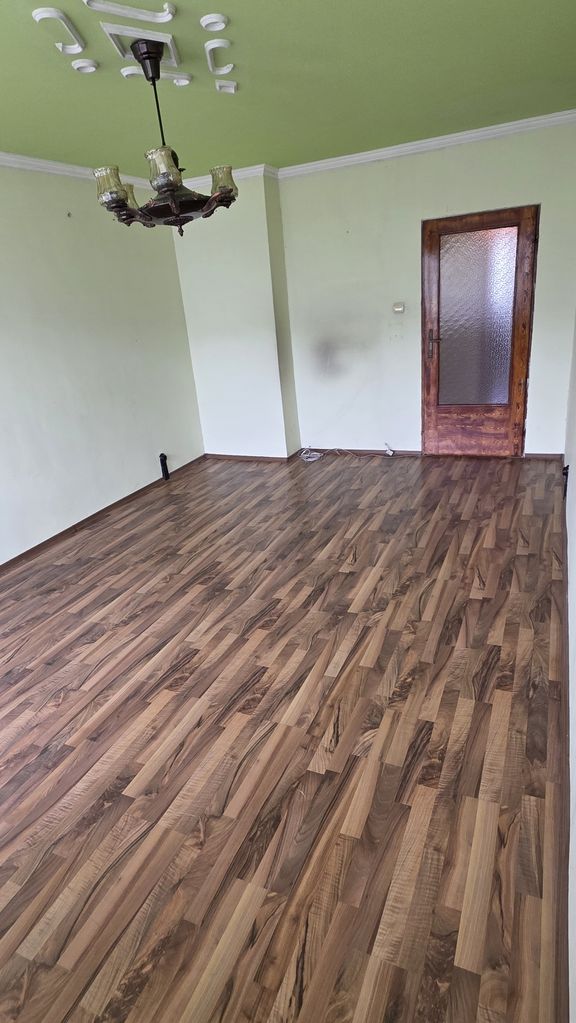 Продава се Тристаен апартамент в София, Връбница 1 - 84 кв.м за 2012 €/кв.м - Снимка #1