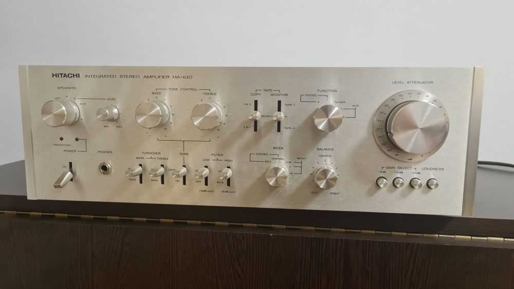 Amplificator Hitachi HA-610
