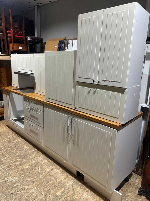 Bucatarie cu blat 2,70 m; Mobila bucatarie; Bufet si Dulap Suspendat