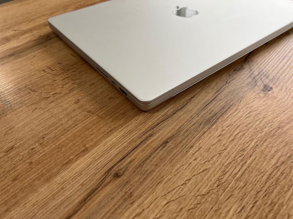 MacBook Pro 16" M1 MAX 10-Core CPU, 32-Core GPU, 32GB RAM, 1TB SSD