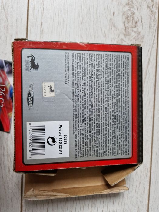 Vând macheta ferrari hot wheels 1/43