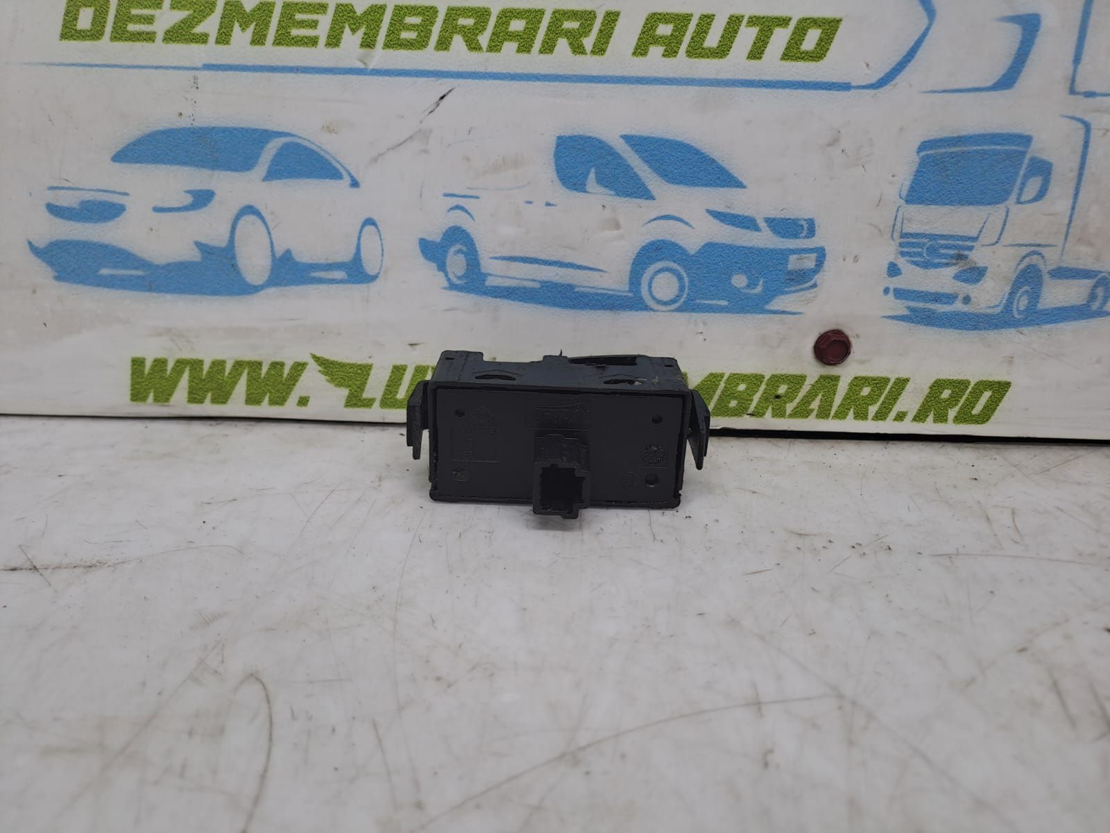 Buton avarie e3160101 Renault Grand Scenic 3  [din 2009 pana  2012]