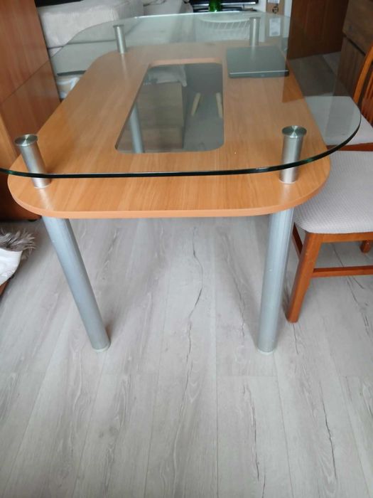 продавам 6 бр. трапезни столове