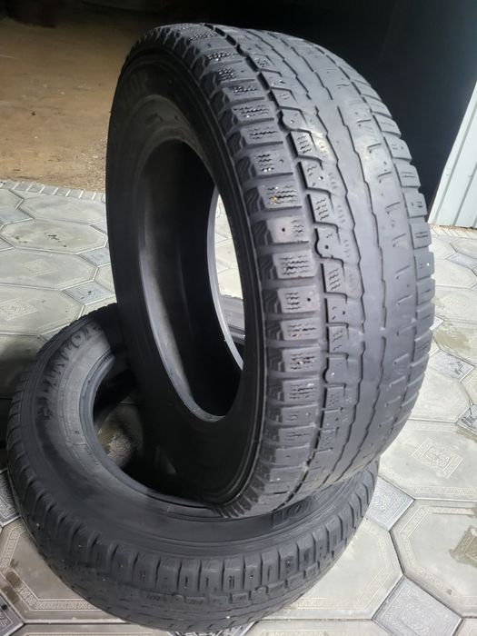 Продам  зимних  шин в паре DUNLOP  225/60/16 в среднем состояние