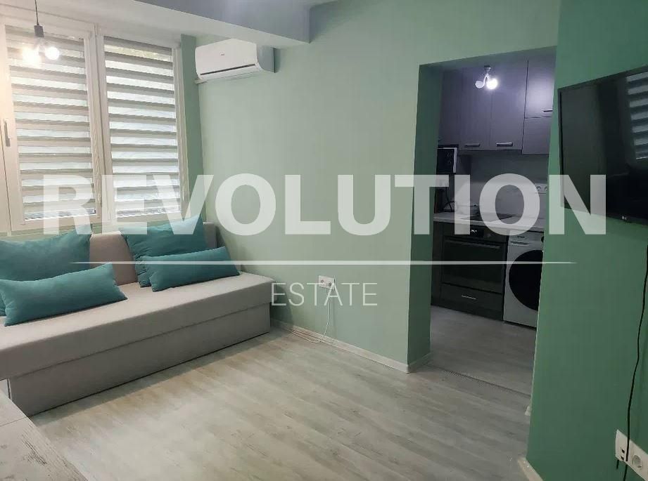 Дава се под наем Двустаен апартамент в Варна, Център - 70 кв.м за 600 € - Снимка #2