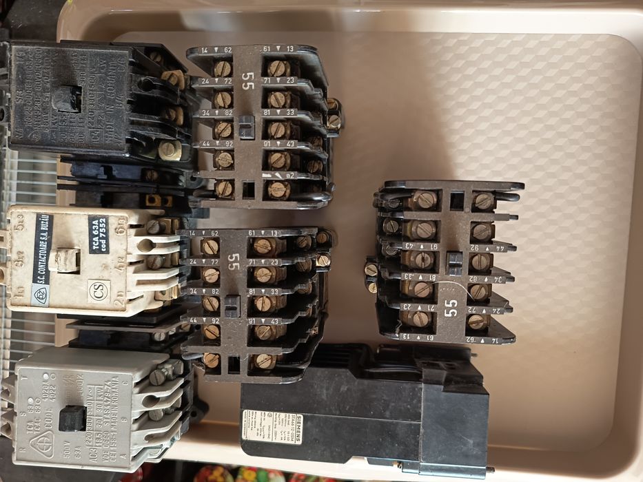 Vând Contractori Vechi