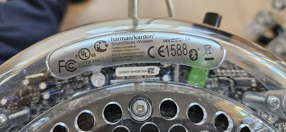 Harman kardon soundsticks wireless II