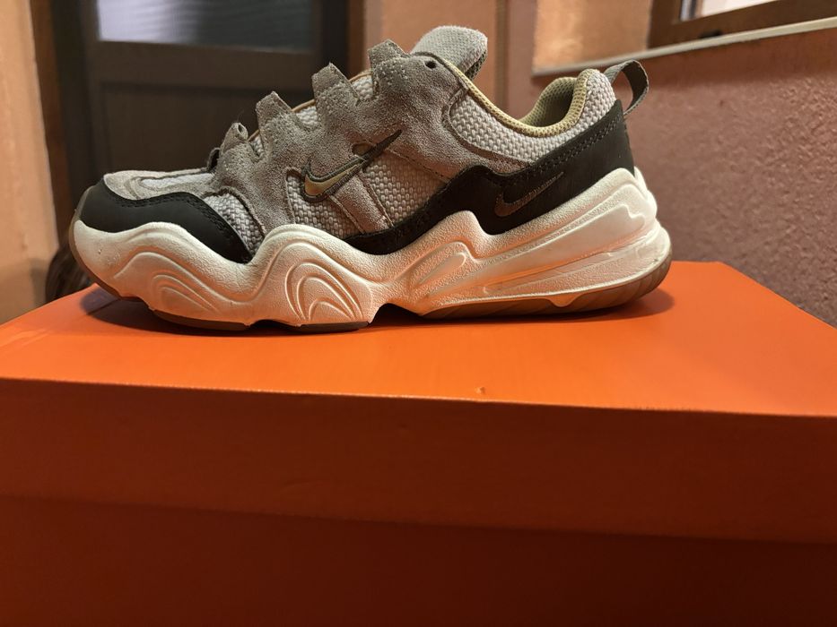 Маратонки Nike.