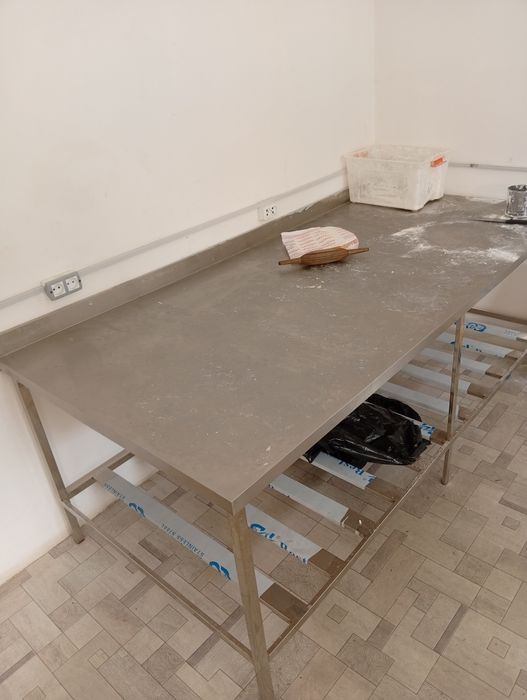 Barnoy stollar va xamir stoli sotiladi