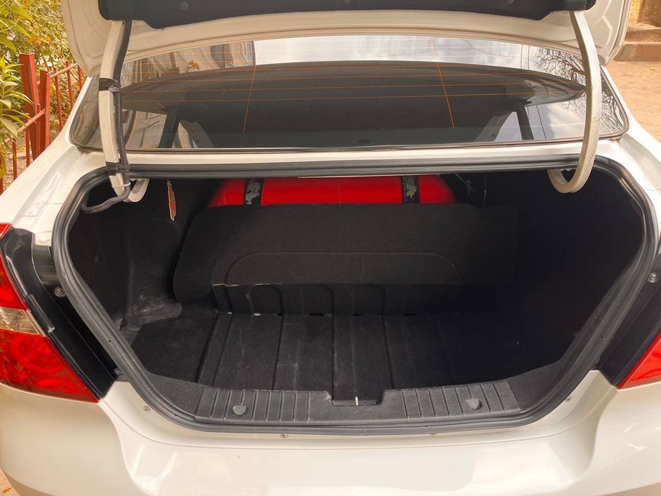 Нексия 3 автомат бежевый салон