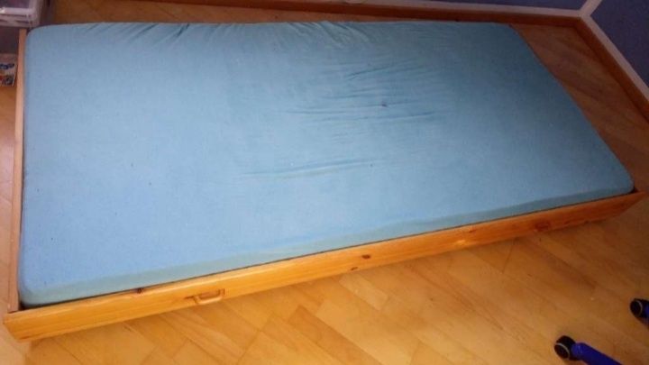 Vand pat 90 x 200 cm, complet cu somiera si saltea