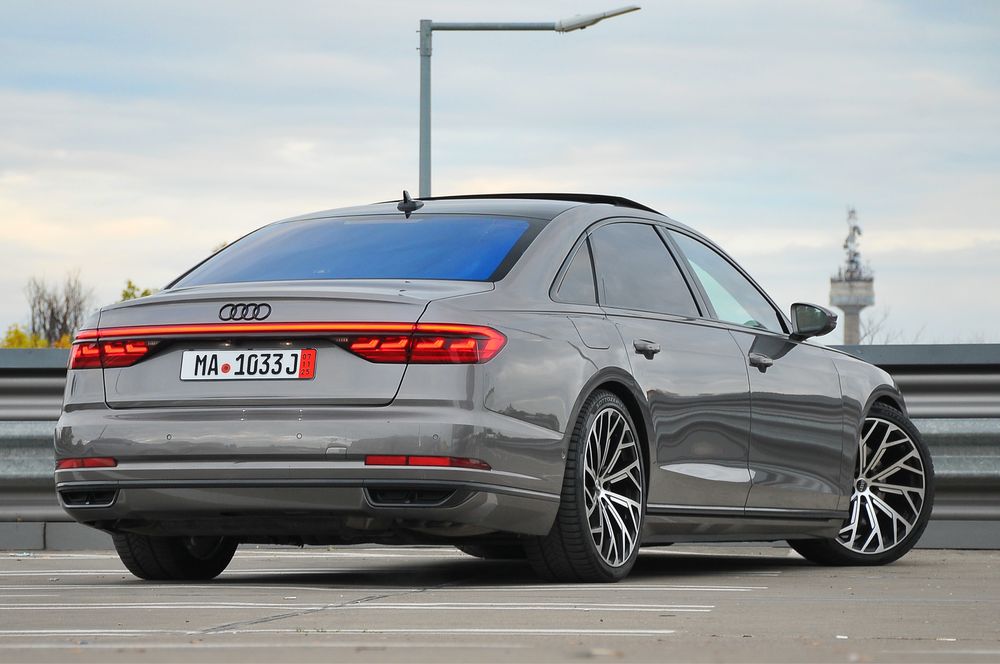 Audi A8 Long  Business Edition
