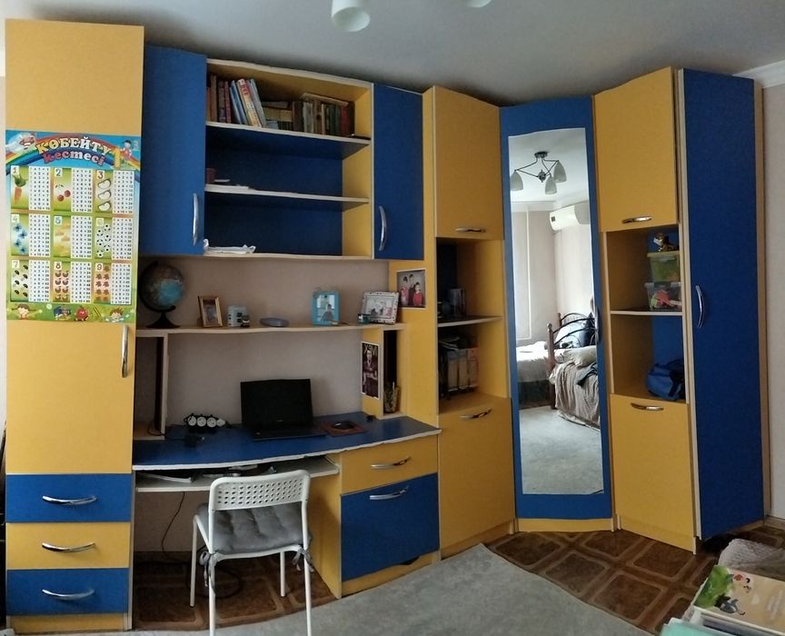 Продам шкаф, большой вместительный, в детскую комнату