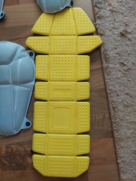 Protectii spate,coate,umeri pentru geaca moto