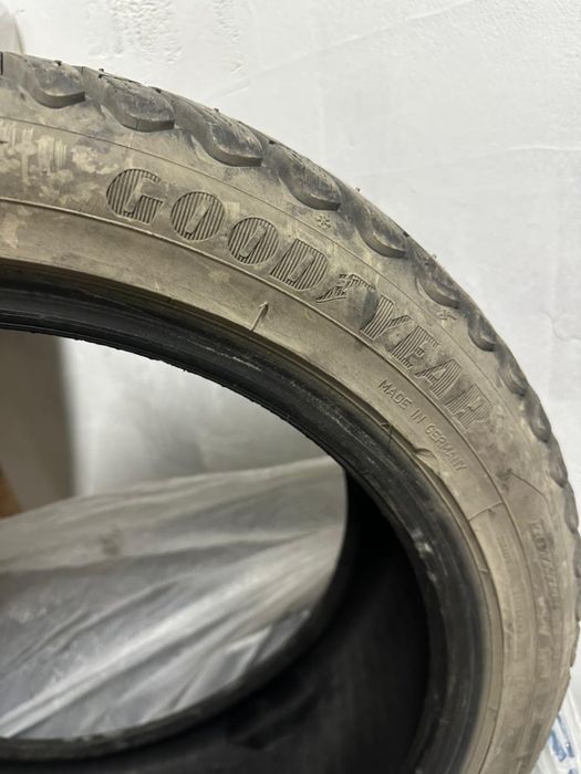 Продам Шины зимние Goodyear