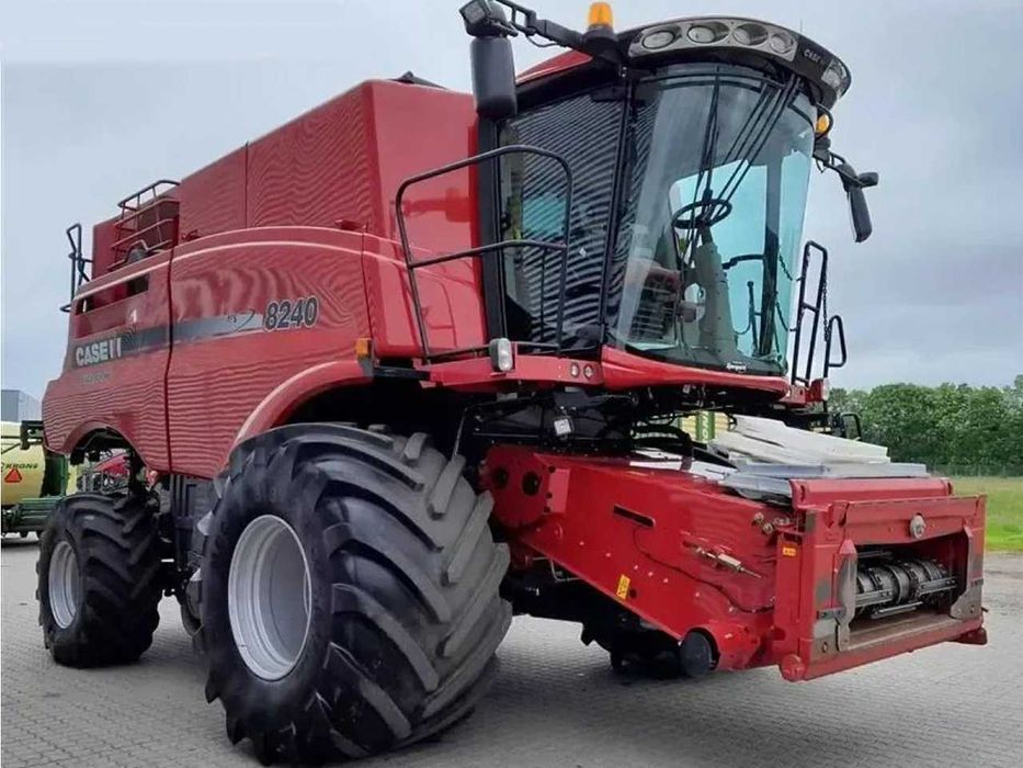 Зерноуборочный комбайн Case-IH axial flow 8240 (30-футовой жаткой)