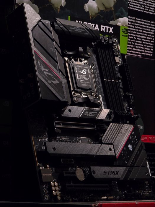 Материнская плата Asus ROG Strix B650E