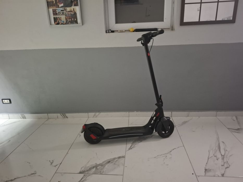 Vând trotineta bugatti myria ca noua
