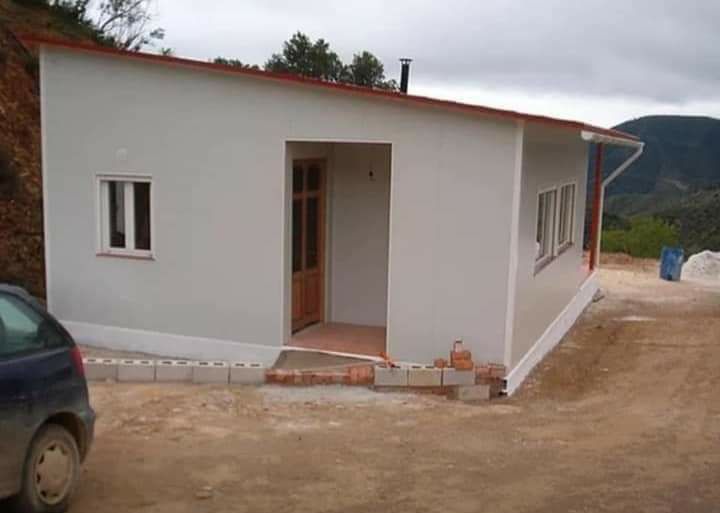 Vand/realizez containere stil casuta locuibile