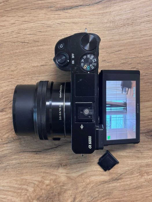 Sony A6000 с обектив 16–50mm + комплект аксесоари