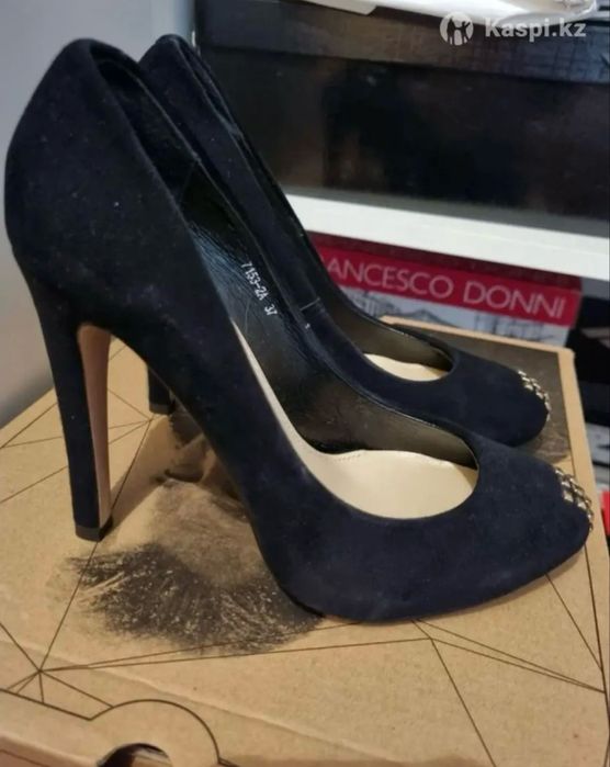 Туфли на высоком каблуке