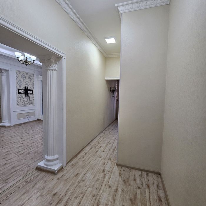 Чиланзар 1. Высокопотолочка.  2 комнаты продам квартиру.