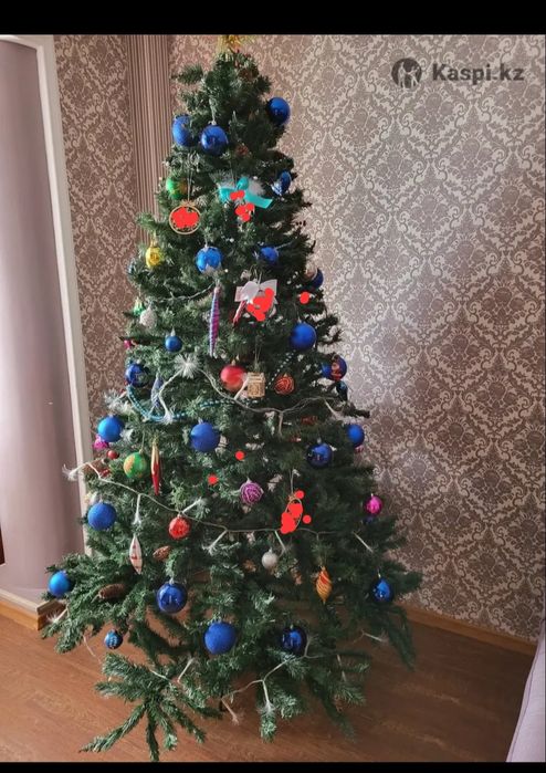 Ёлка  в отличном состоянии ..
