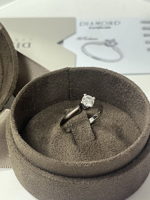 Златен пръстен 14 карата с диамант GIA