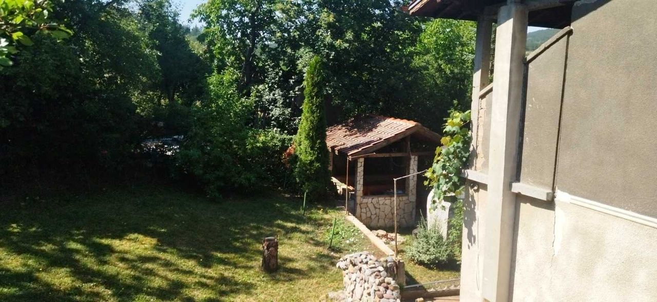 Продава се Къща в с. Студена, Област Перник - 72 кв.м за 1528 €/кв.м - Снимка #2