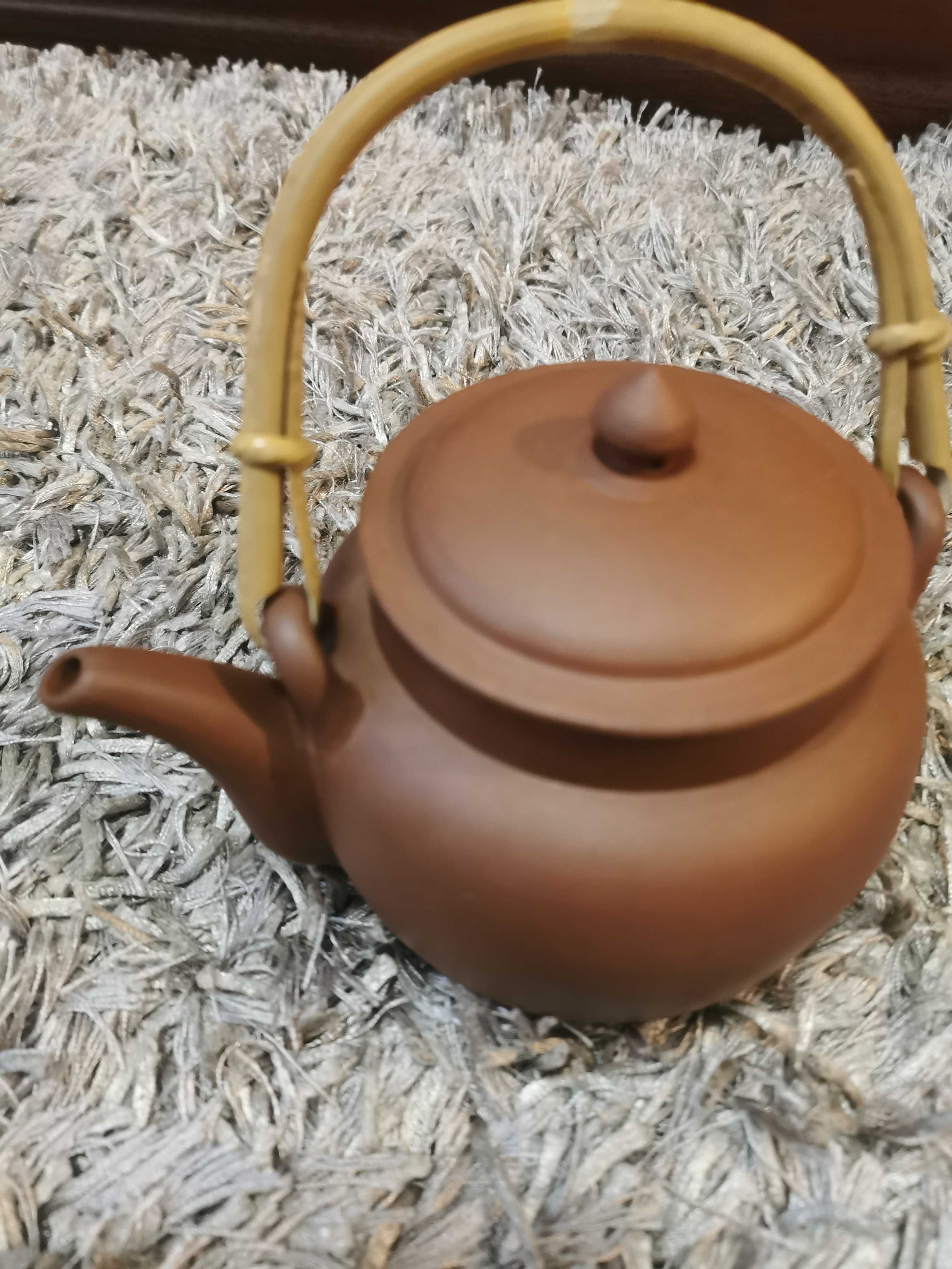 Уникален японски глинен чайник