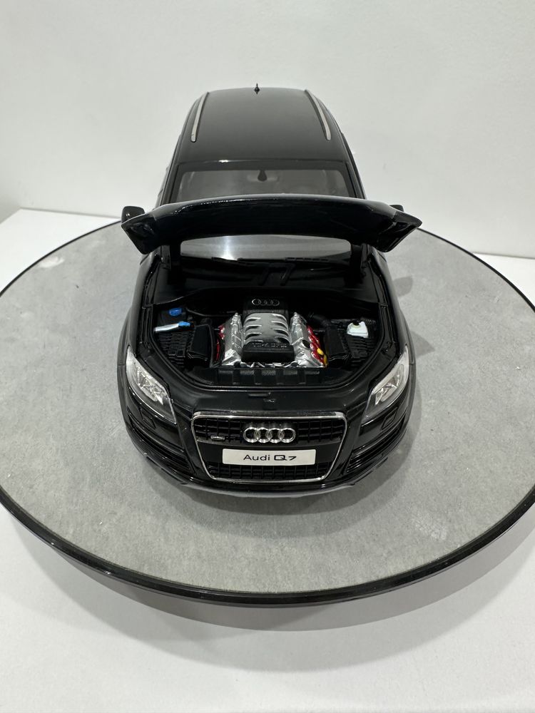 Мужской подарок Масштабная модель 1/18 Audi Q7