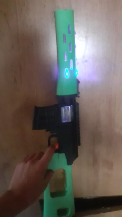 Jucărie mitraliera cu lumini