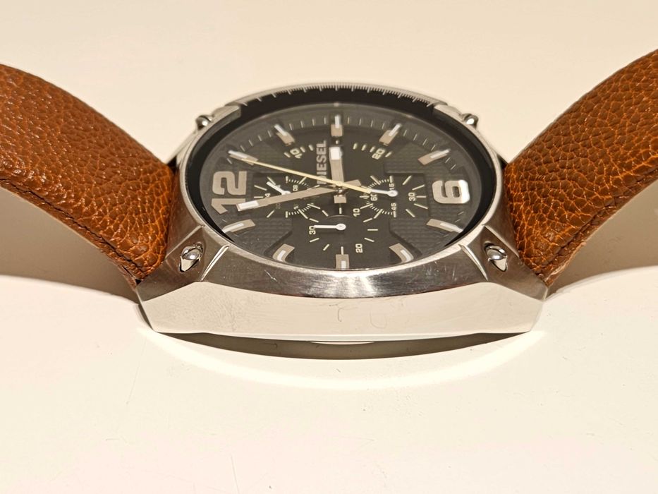 Продаван нов спортно елегантен мъжки кварц хронограф"DIESEL" DZ-4296