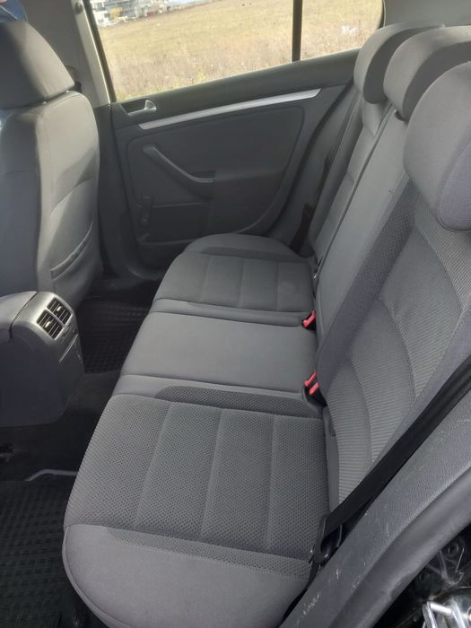 Vand VW Golf 5 2007, motorina, in stare foarte buna de functionare