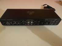 Vand Behringer U-Phoria UMC404HD