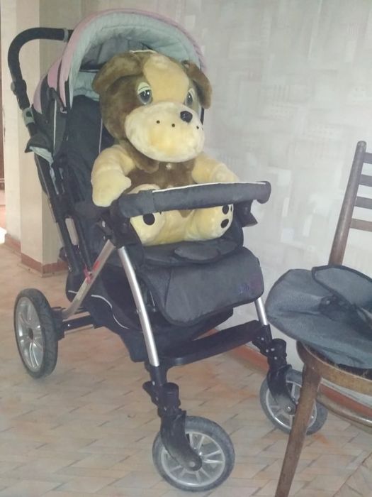 Коляска Sage Baby. Договорная. Отдам  Памперсы стол  стульчик игру