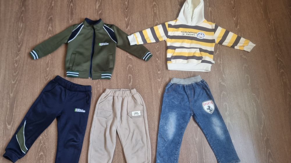 Вещи 3-6 лет Брюки по 10 тис Футболки и Худи по 25 тсс