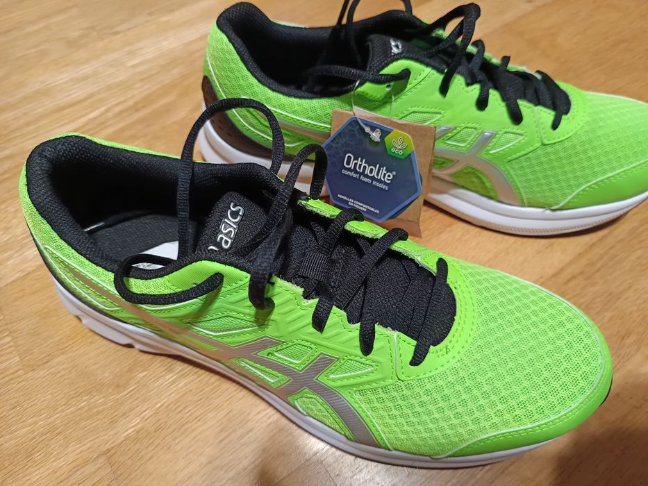 ASICS Jolt 3      .